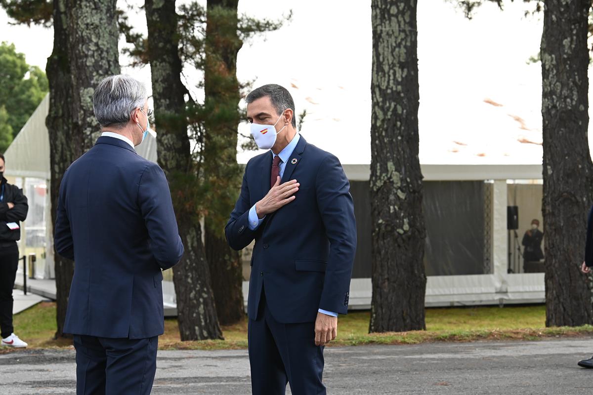 3/10/2020. Pedro Sánchez clausura el II Foro La Toja-Vínculo Atlántico. El presidente del Gobierno, Pedro Sánchez, a su llegada al II Foro L...